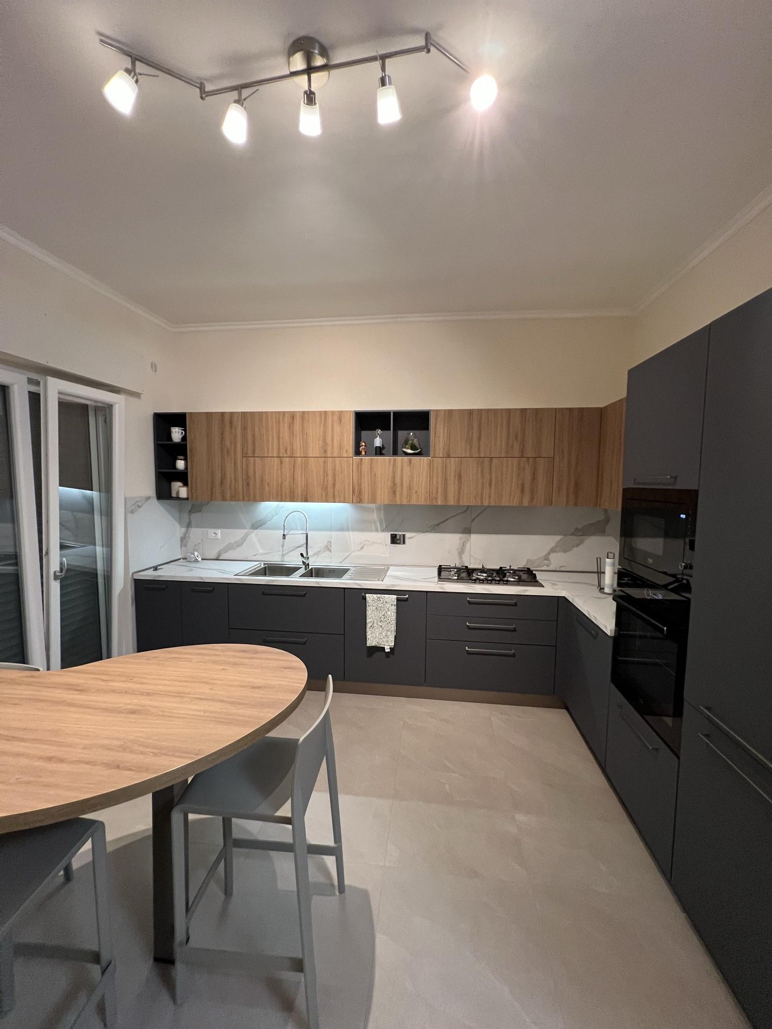 Progetto La cucina — Demolizione, impianti, posa e finiture